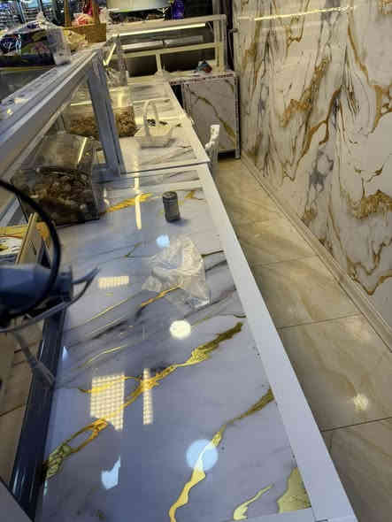 فاترينه الامنيوم للبيع 
عربانه لبلبي  او حمايه الحلويات 
 للبيع ***********
