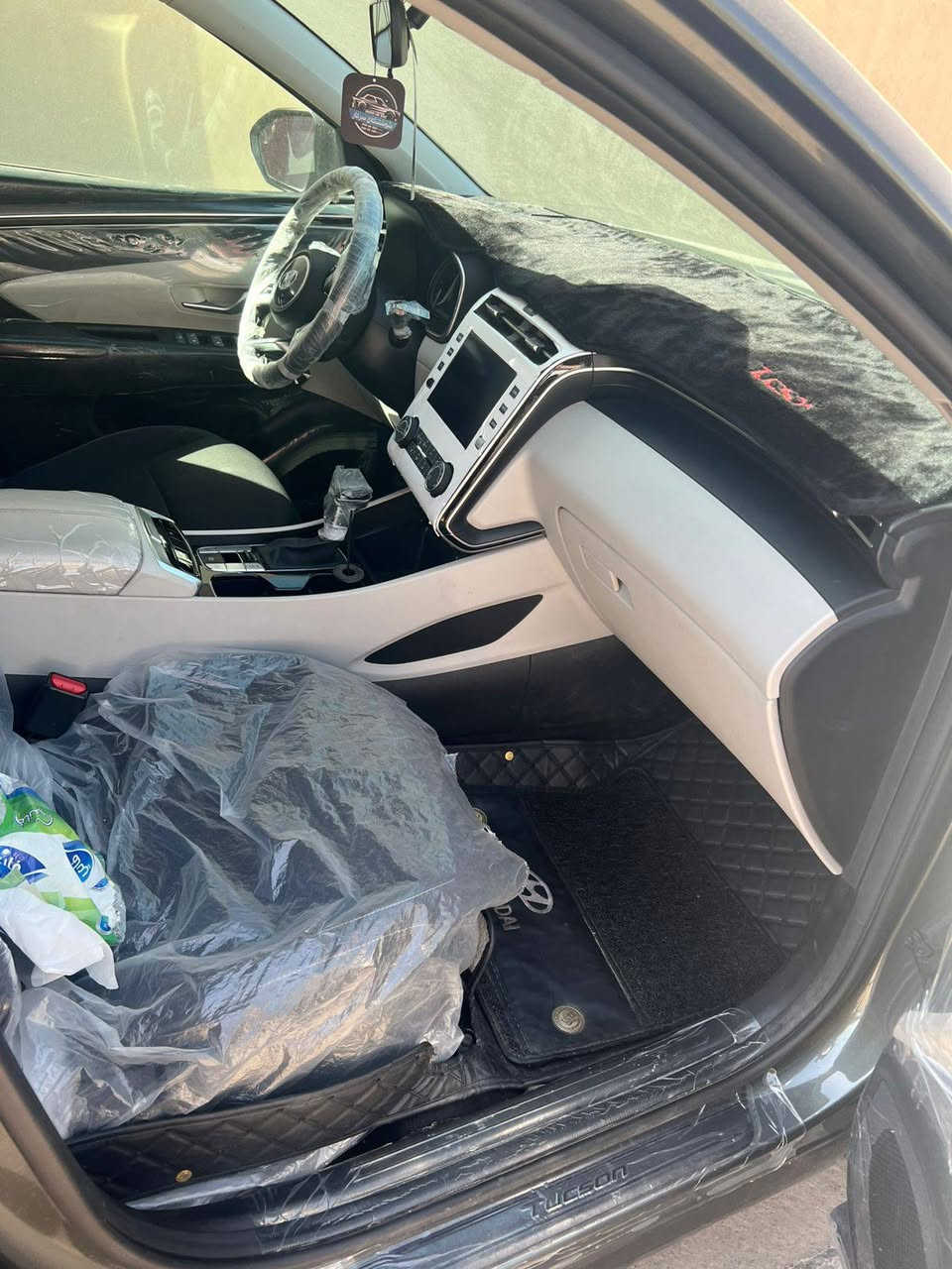 سلام عليكم عندي توسان موديل 2023 للبيع وارد امريكا حادثها ربع بنيد صبغ بدون ايرباك مواصفات بصمه هندبريك دكمه جنطه كهرباء مكينه 2500 رقم اربيل بأسمي السعر 188 ورقه والاستفسار عل الرقم. ***********
