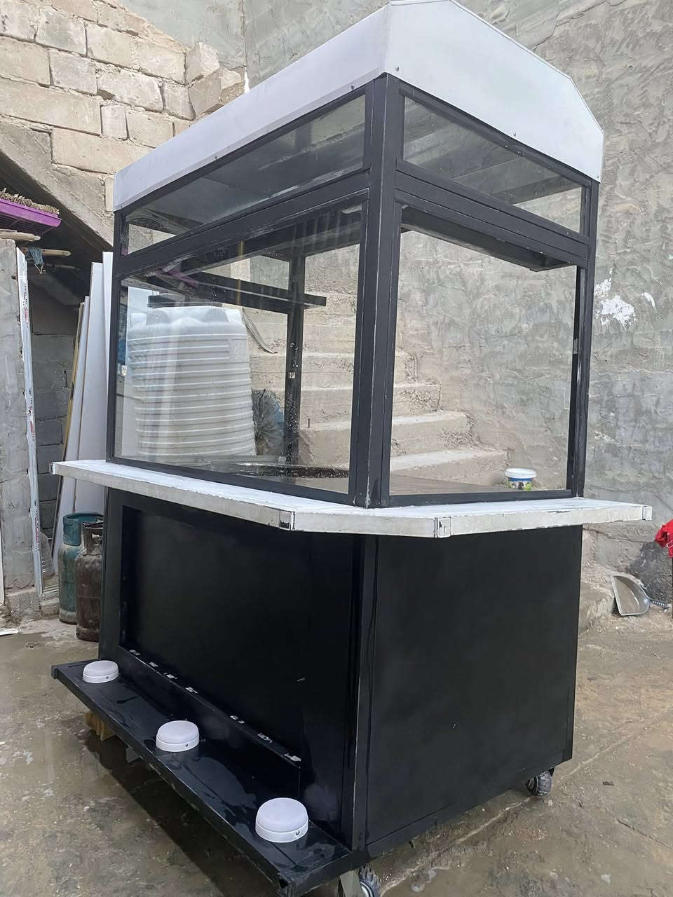 عربانة للبيع الشكل الحديث و كلش امرتبة تصلح حلويات او لبلبي او عربانة بركر بكيفكم سعرها فقط 400 الف قفل عنواني كربلاء قرب سيطرة الابراهيمية ***********
