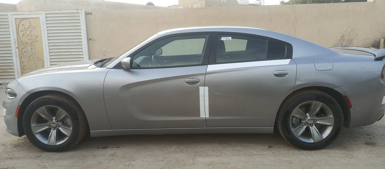 السلام عليكم ورحمه الله
جارجر 2017 خليجي 
قطعه صبغ وحده موضحه بالسونار 
حره مداور ثاني يوم 
مواصفات الجارجر معروفه السياره فول ما عدا الفتحه والكامره الخلفيه 
السياره جاهزه للاخير مابيها نقص 
السعر 185 وبيها مجال مكانها الرميثه 
***********
