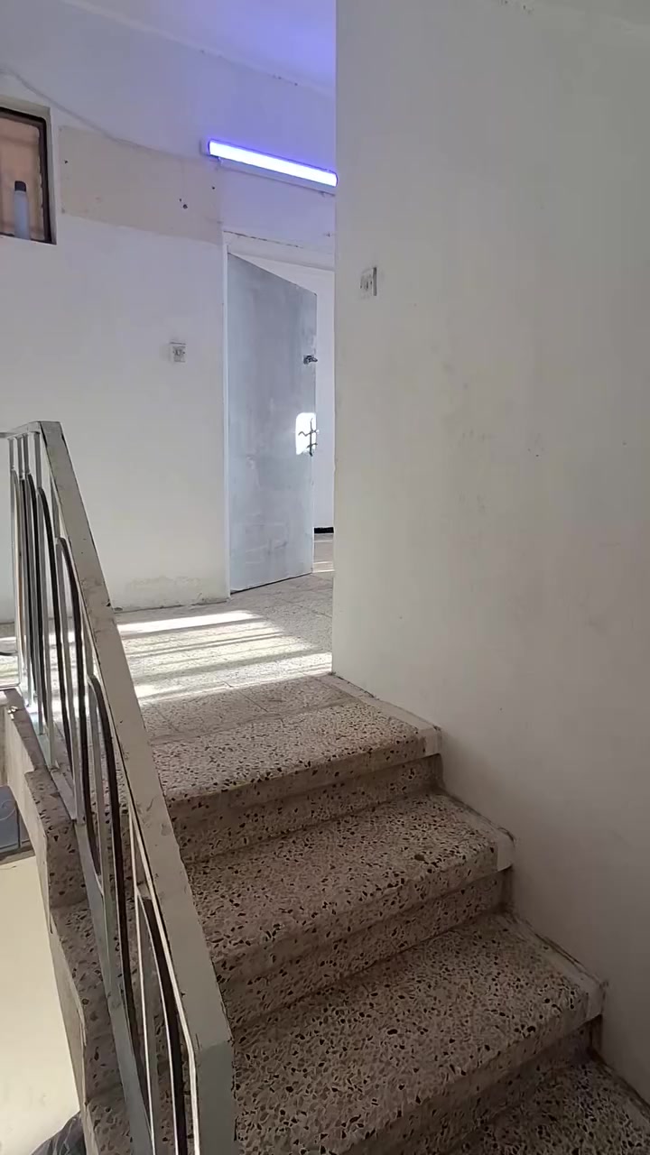 شقة للايجار حي الشرطة *********** ***********
