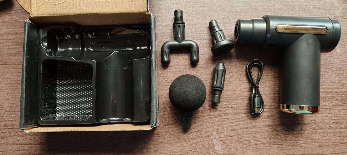 ✅ معلومات عن الجهاز:

الاسم: مسدس المساج الاحترافي – Mini Massage Gun
الأبعاد:

الطول: 17.4 سم

الارتفاع: 14 سم
الاستخدام:

للجسم كامل (الرقبة، الظهر، الأرجل، الأكتاف، الذراعين...)
المميزات:

تصميم أنيق ومتين بوزن خفيف

محرك قوي بدون صوت مزعج

يساعد على استرخاء العضلات بعد الرياضة أو الجلوس الطويل

تحسين الدورة الدموية وتقليل التوتر

6 رؤوس تدليك مختلفة تناسب كل جزء من الجسم

4 إلى 6 سرعات قابلة للتعديل

بطارية تدوم حتى 3-4 ساعات

سهل الحمل – مثالي للسفر والمكتب

--

 مسدس التدليك
(((السعر ٢٥ الف مع التوصيل مجاني)))


**إذا كنت صاحب هذا الإعلان وتريد حذفه لأي سبب، رجاءا أرسل رسالة إلى الدعم الفني**