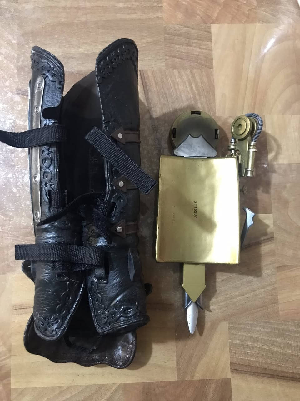 متاح سلاح من لعبة Assassin's Creed Syndicate مطابقه بالحجم الطبيعي لقفاز جاكوب فراي بالشفره المخفيه مصنوع من مادة pvc القوي والمرن سعر 50 الف.


**إذا كنت صاحب هذا الإعلان وتريد حذفه لأي سبب، رجاءا أرسل رسالة إلى الدعم الفني**