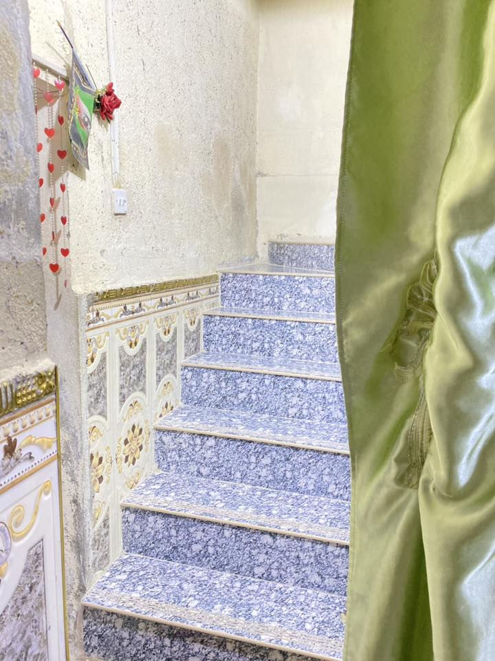 بيت قطاع ٤٣ شارع الفلاح فرع مركز الفهد اول فرع ع شارع
مساحته ١١٠ متر 
الواجهة ١٠ متر والنزال ١١

بيت طابقين كامل المواصفات
الطابق الاول استقبال وهول وغرفة ومطبخ وصحيات اثنين

الطابق الثاني غرفتين وبيتونة وسطح 

البيت بإسم شخص واحد وما مطلوب لا كهرباء ولا مي مصفر كل شيء 

السعر ١٧٠ مليون وبيه مجال

0772 539 8722
