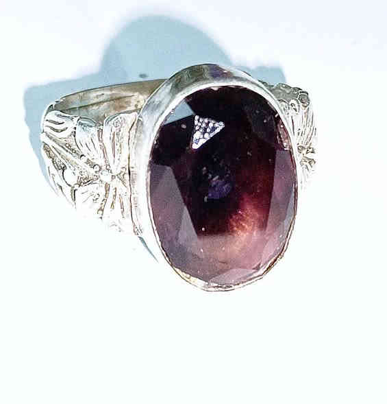 جمال ودلال مجوهرات حجر الجمشت الافريقي له فوائد كثيرة يقوي الذاكرة وينشط الخلاية الدماغية في الإنسان ويعطي الطاقة الإيجابية وطرد الطاقة السلبية في الجسم يقوي حاسة النظر ويعطي الاباقة في الكلام وقوة الشخصية ويقوية التركيز والقوة اثناء الحديث مع الأشخاص  صياغة يدوية فضه عيار عيار ٩٢٥ يوجد توصيل ***********       ***********
