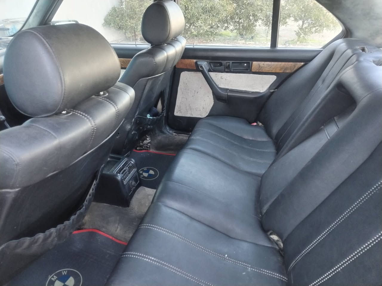 السلام عليكم
السيارة BMW موديل 1992

سيارة جاهزة وشغاله نضافة الكشر ممتاز

كير عادي متتاز

مكينه ممتاز

رقمها انبار 

ابيع كوم حديد 

الكون صاحب السيارة من اشتريتها منه صارت وياه مشكلة و مموجود  ابيع كوم حديد الشراي هلا بي العنوان بغداد الدوره

***********
