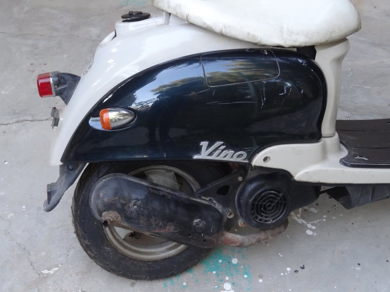 سلام عليكم شباب
دراجة مصرية للبيع الدراجة نظيفة مثل متشوفون بالصور 
مكينة ممفتوحة ابد الدراجة بلادية تشتغل هندر وسلف بس الباتري مالتهة عوزة شحن قفل ستيرن هورن شغالات تايرات جديدة ممستعملات هواي 
السعر 350 وبيهة مجال بسيط مكاني كوت الكفاءات 
للاستفسار اتصل  ***********
