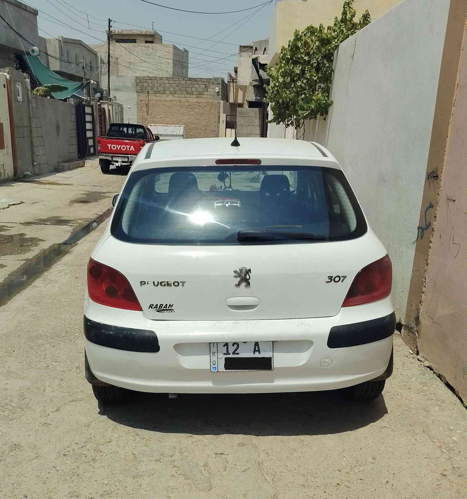 سيارة بيجو 307 موديل 2005 محرك 16 كير اتوماتيك تبريد فول سيارة باسمي شرط تحويل السعر 60 وبيها مجال بسيط ***********
