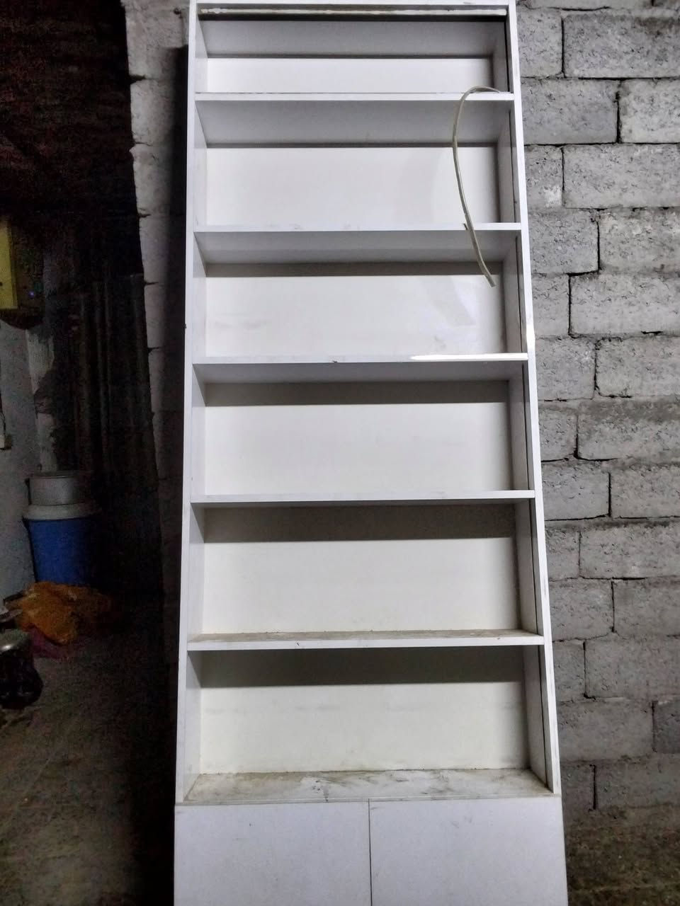 السلام عليكم فاترينات عدد 2 
ارتفاع 250 عرض متر عمق 20 
ابواب وانارة 
تفصال درجة اولى مكاني بغداد ***********
سعرهم 140 وبيهن مجال
