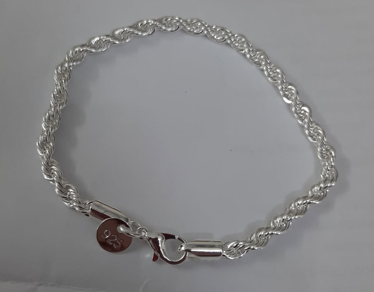 سيت قلادة وسوار فصه ٩٢٥ برم .
السعر ٣٥ ألف .


**إذا كنت صاحب هذا الإعلان وتريد حذفه لأي سبب، رجاءا أرسل رسالة إلى الدعم الفني**