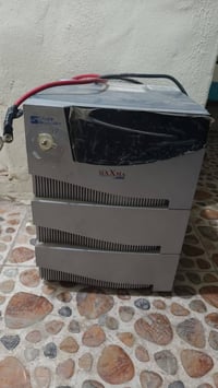 يو بي اس • ١٧ امبير • ٤ بطاريات