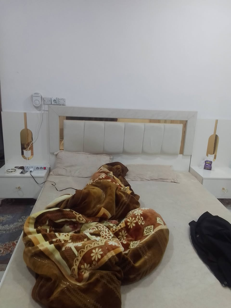 قرفه خشاب نضيفه
تقيم بيش وتعال شيل 
***********
