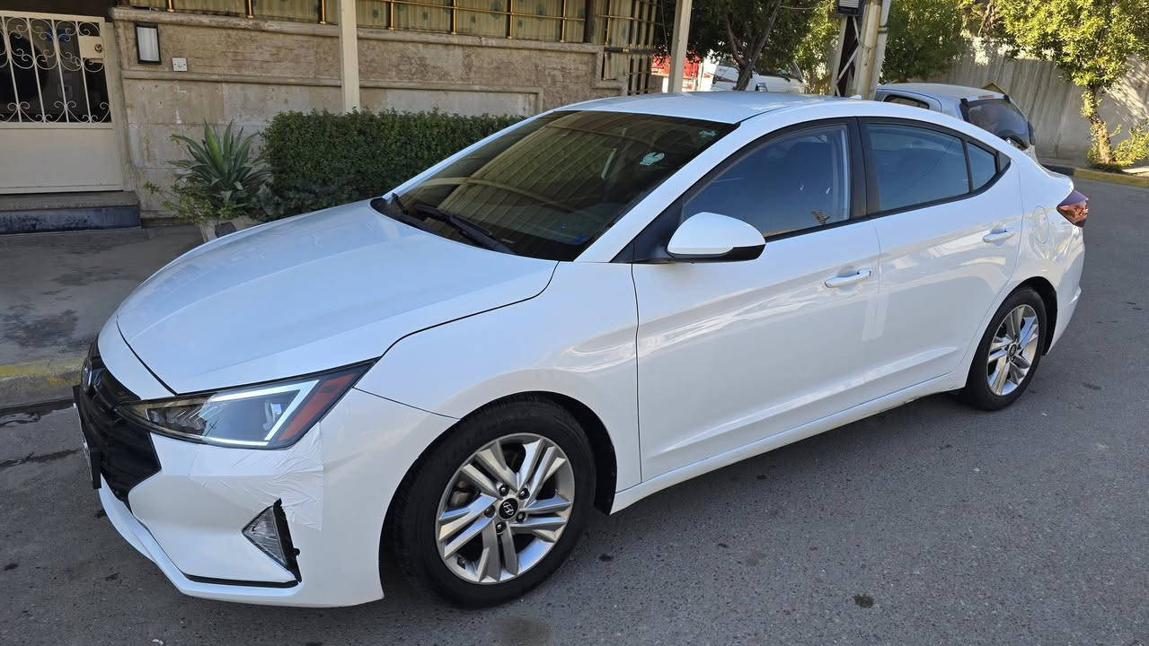 النترا 2020 امريكي ماشيه 81 بدون ارباك 
كير محرك مكفول محرك 2000 دوش كيرها At مرغوب  تخم تاير تبريد ثلج صدرها جديد سياره جاهزه من كلشي نضيفه مال جناي صور حادثها موجوده ويا صور 
 السعر 135 بيها مجال للشراي 
الاستفسار *********** مكاني بغداد السيديه
