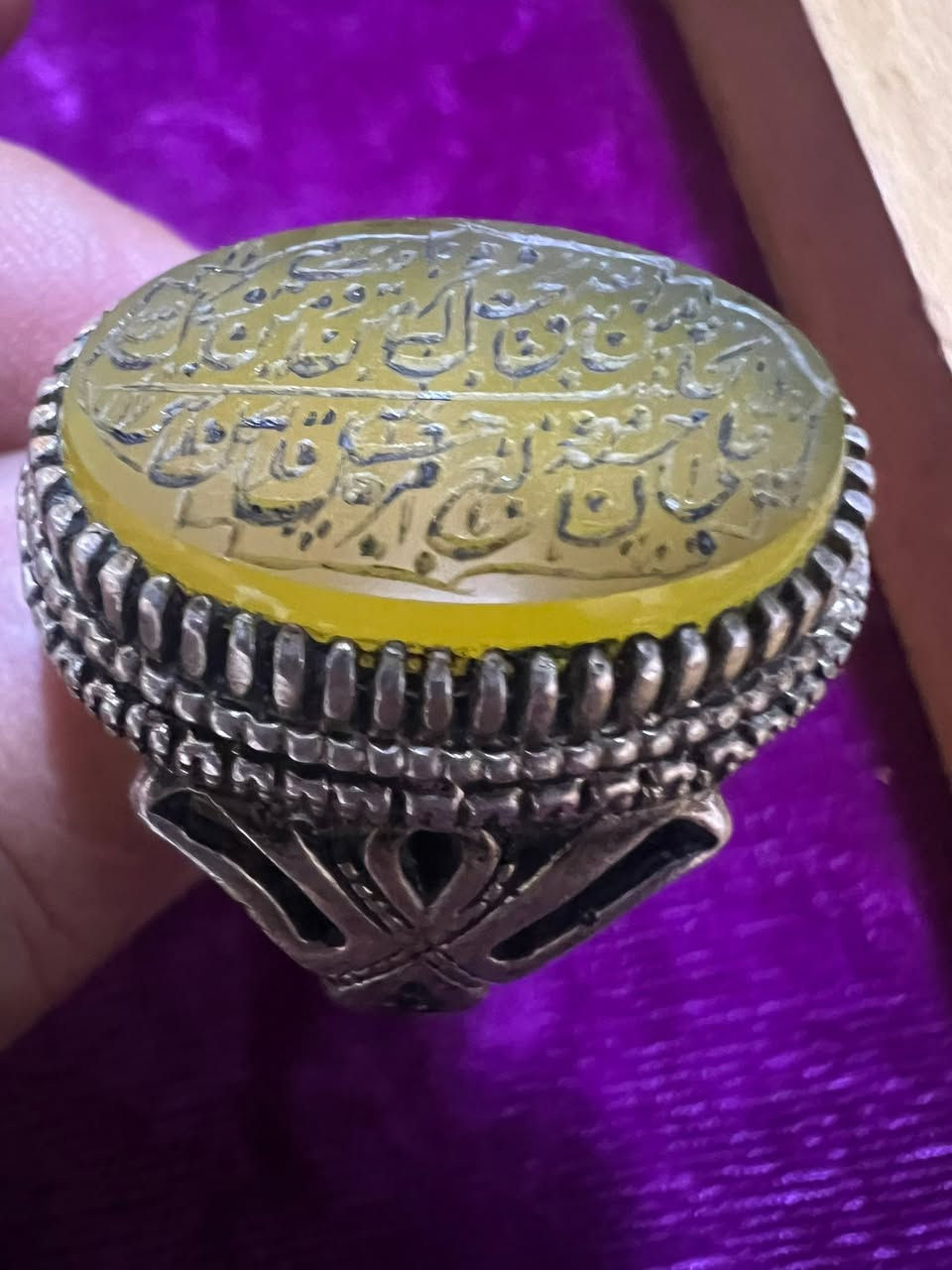 السلام عليكم
من رخصة الادمن 
هاي المجموعة الراقية للبيع 
اختار الي يعجبك وتواصل خاص وتدلل 
المجموعة كلها قديمة فضة صياغة وحجر قديم 
تحياتي


**إذا كنت صاحب هذا الإعلان وتريد حذفه لأي سبب، رجاءا أرسل رسالة إلى الدعم الفني**