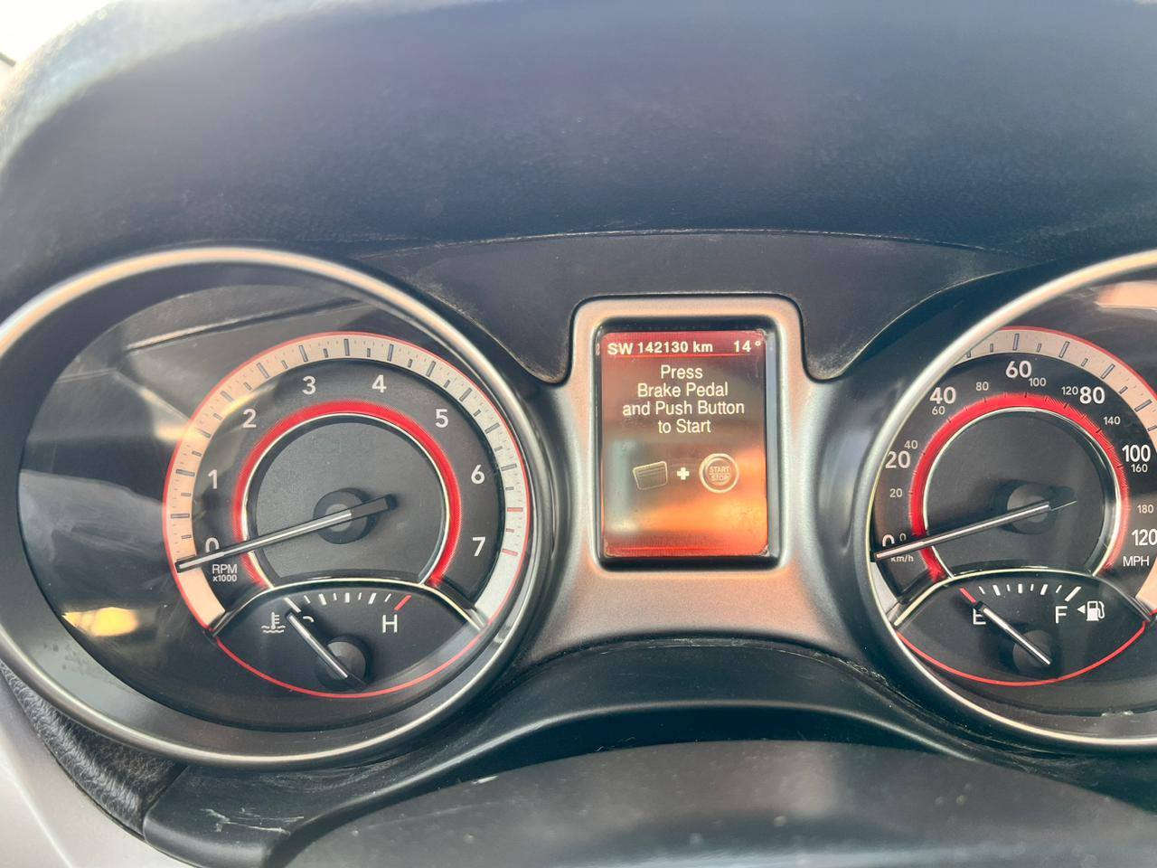 السلام عليكم..
جورني 18 كروس رود 
مكينه 3600 
7 راكب 3 قطع تبريد 
السياره بدون ايرباك ضرره تبديل دعاميه وبارد في الجاملغ 
السياره حداديه جديده تبريد الگير والمكينه كفاله
السياره في كربلاء 
***********
