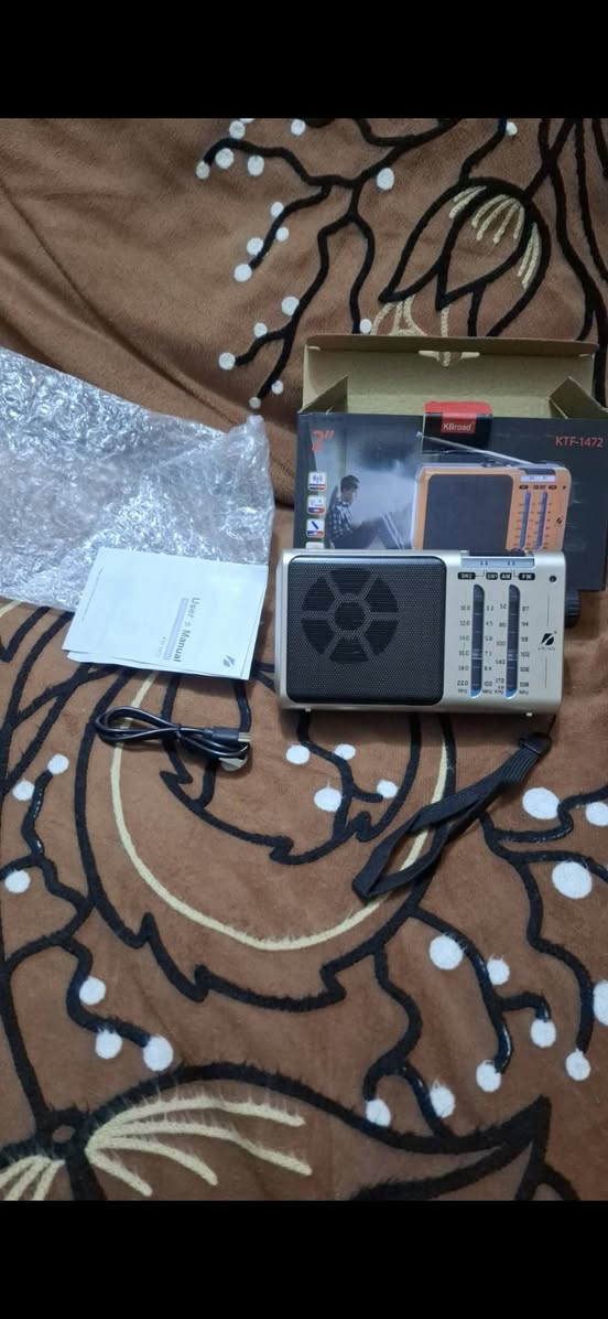 السلام عليكم اخواني راديو صغير جيبي جديد بالكارتون اربع موجات مع FM مع كيبل شحن ويشتغل بيه لايت جانبي السعر ٢٠ الف الاتصال ***********
***********
