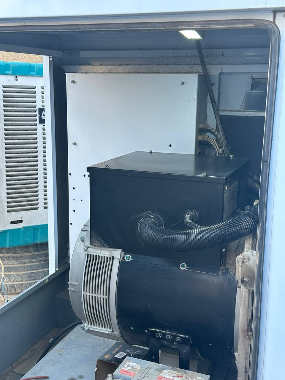 للبيع مولد بيركنز 80 KVA كاتم صوت
* نوع المحرك: Perkins
* القدرة: 80 KVA
* المولد بحالة ممتازة وشبه جديد
* استخدام قليل ونظيف جداً
* كاتم صوت (Silent)
* جاهز للعمل مباشرة وما يحتاج أي صرف
* الفحص على حساب المشتري
* الموقع: الكوت

السعر: 85 ورقة قابل للتفاوض 

للاستفسار الاتصال على الرقم:***********
