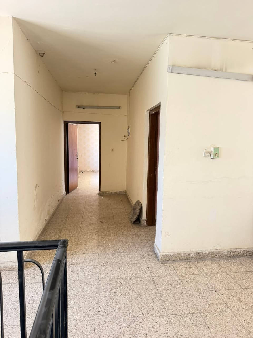 الايجار تجاري او سكني …على شارع ٤٠
شارع الاطفاءالتجاري …مكان مميز ومرتب ومساحه ٥٠٠ متر 
صاله وهول كبيررره 
٥ غرف نوم 
٤خدمات 
الاستفسار…..
***********

