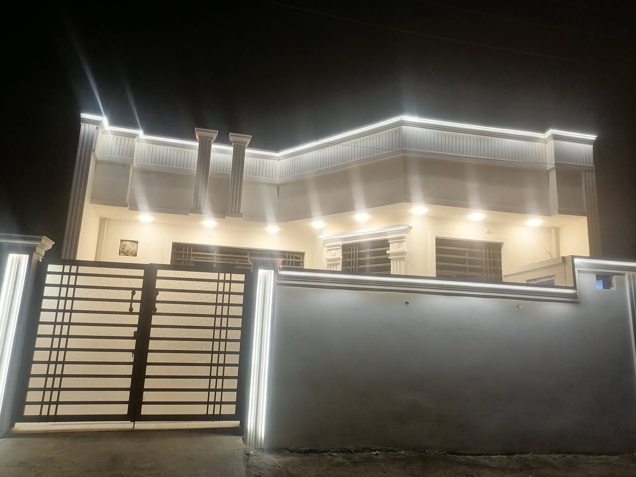 سلام عليكم ورحمة الله وبركاته
بيت في قضاء المحموديه حي المرتضى يبعد عن السوق 5 دقائق مطلوب إسكان المساحه 200 بناء حديث نهايت 2025 

يحتوي طابق الأرضي

غرف عدد 2

استقبال

مطبخ

صاله

مناور عدد 2

طابق الثاني

غرفه

صاله

حمامات عدد 3

الاستفسار ***********

*********** السعر خاص
