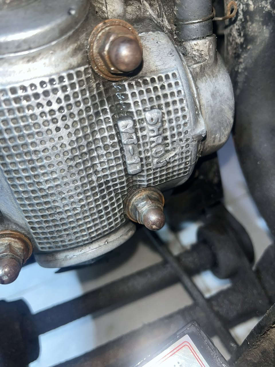 السلام عليكم ماكس عدله للبيع مفتوحه مبدل ولفات وزنجيل كلاجاتها بلاديه  دراجه نضيفه شوفه عينك بل صور  السعر 800 وبيها مجال قليل  ***********موجود فقط واتساب
