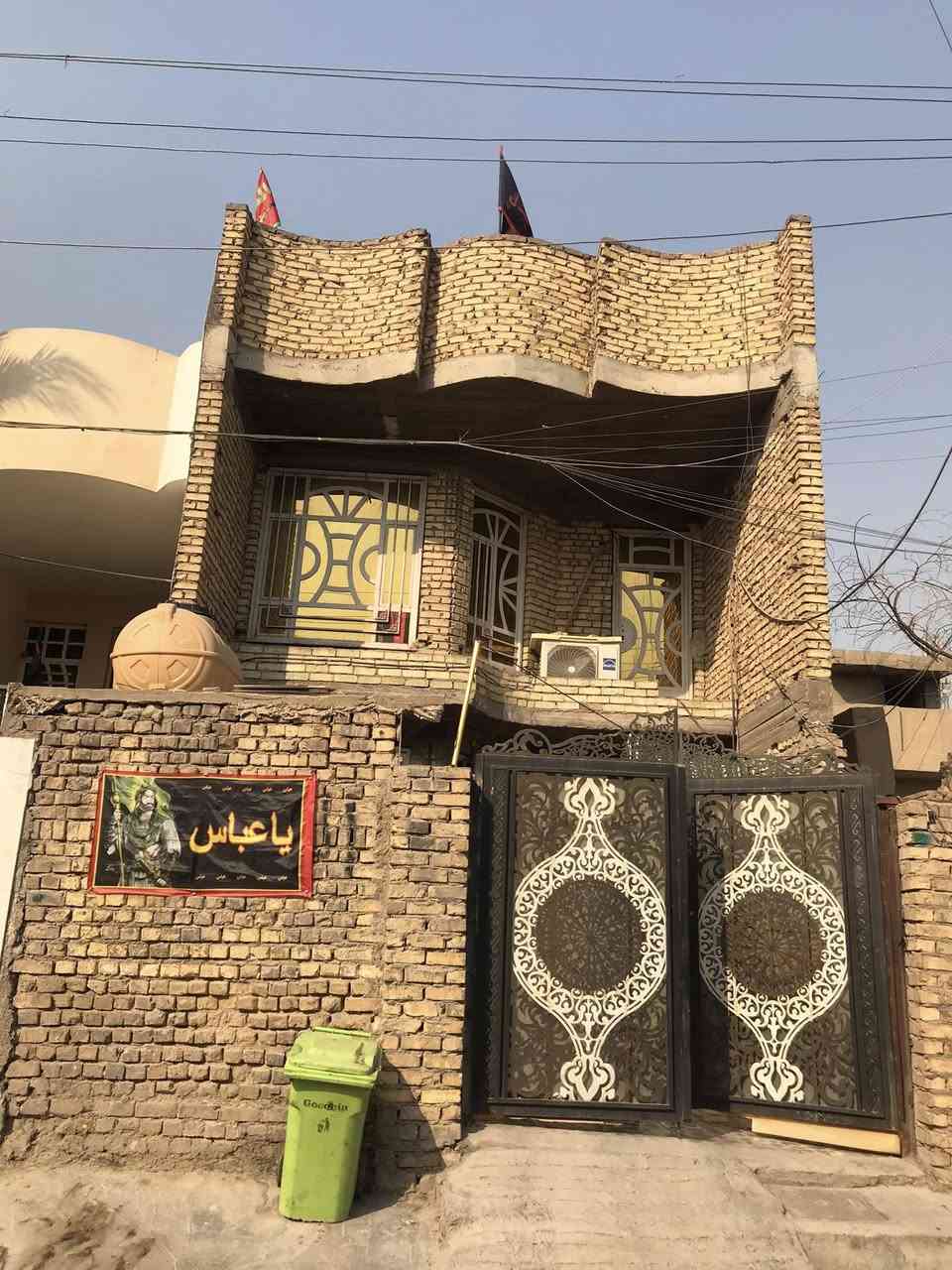 السلام عليكم دار للبيع في منطقة الاورفلي مقابل جامع المصطفى من جهةٍ شركة الانوار المساحة ١٥٠م الواجهة ٦م النزال ٢٥م طابقين الطابق الاول /گراج+استقبال+غرفةنوم+صالة +مطبخ حار ومطبخ بارد +منور+صحيات خارجية وصحيات داخلية                                         الطابق الثاني/٣غرف نوم+صحيات/سند مستقل/للاستفسار ***********@
