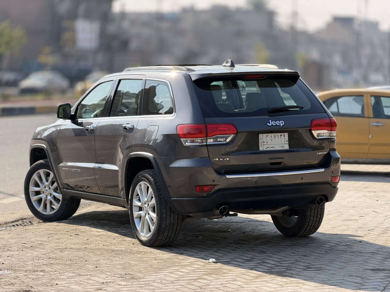 #السلام_عليكم
#_للبيع_فقط👇🚘 

_________________________ 
-جيب لاريدو ليمتيدد بلس jeep  خليجي
(2017)
الممشى:- 60 الف 
- مكينه  3600 سته سلندر
- السعر 247 وبي مجال بسيط
المواصفات :- 
*مري شفط قلاب
*جكات
*بانوراما
* بصمه تشغيل + بصمه ابواب 
* تشغيل عن بعد 
* شاشه  حجم الكبير + كامرا 
 *صندوك كهرباء
*ذاكره تخزين مقاعد
*ستيرن كهرباء
*مقاعد كهرباء
* تدفئه تبريد مقاعد اماميه
*تدفئه مقاعد خلفيه
* رادار امامي + خلفي + جانبي 
* 5 وضعيات قياده 
* منضومه ليد
*  شفتات ستيرن
_________________________       
- مكان السياره بغداد   
سياره بيها بارد بسيط بلباب عكس السائق الخلفي فقط الباقي كله كفاله
- للاستفسار 
‏-‭0787877 8177
