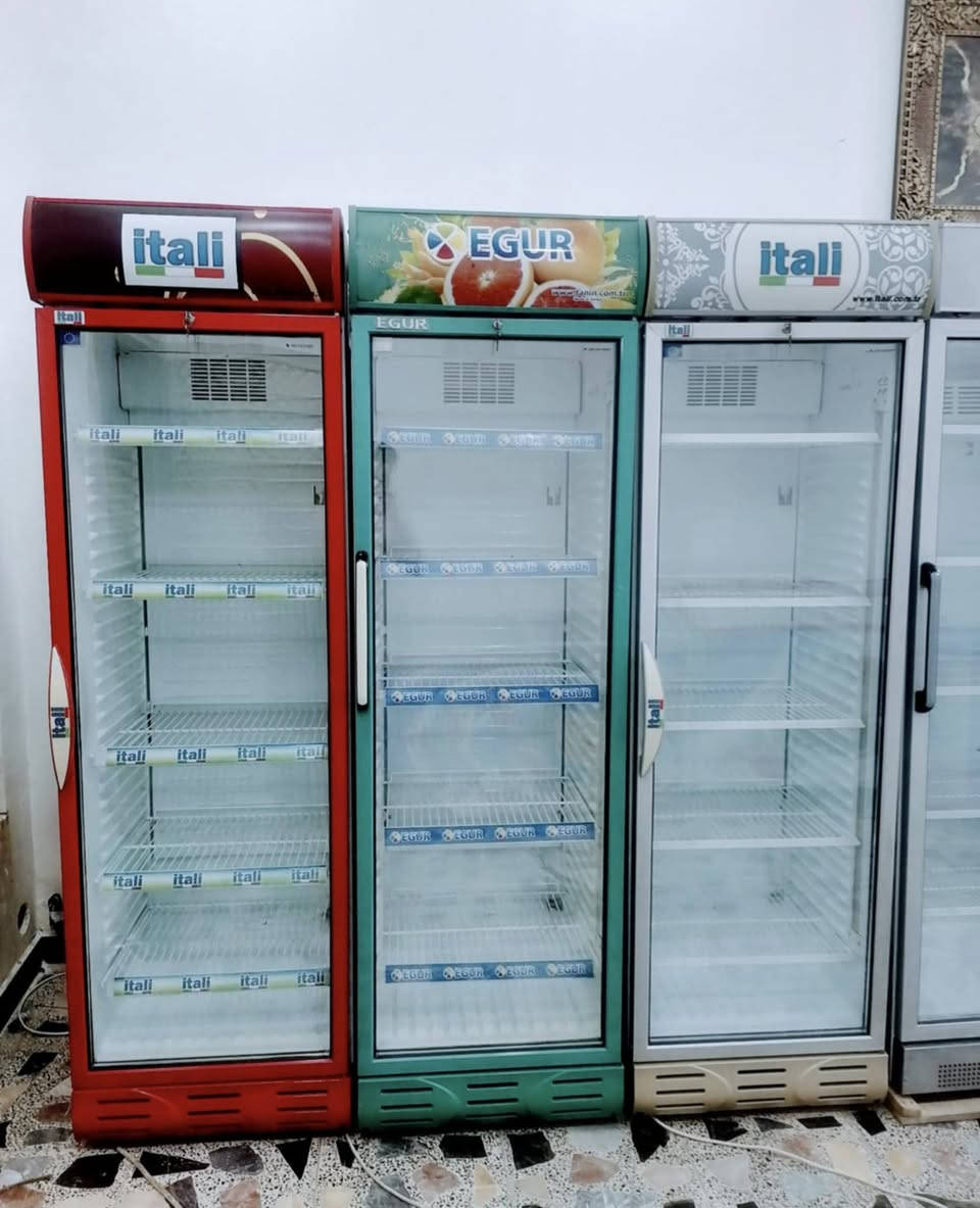 عارضات للبيع اخوات نفس الشكل عدد 7 حجم 22قدم مامصلحات نضافة 100/100 +عارضات حجم 40 قدم عدد 2 مامصلحات مكاني بغداد للاستفسار الاتصال على الرقم ***********
