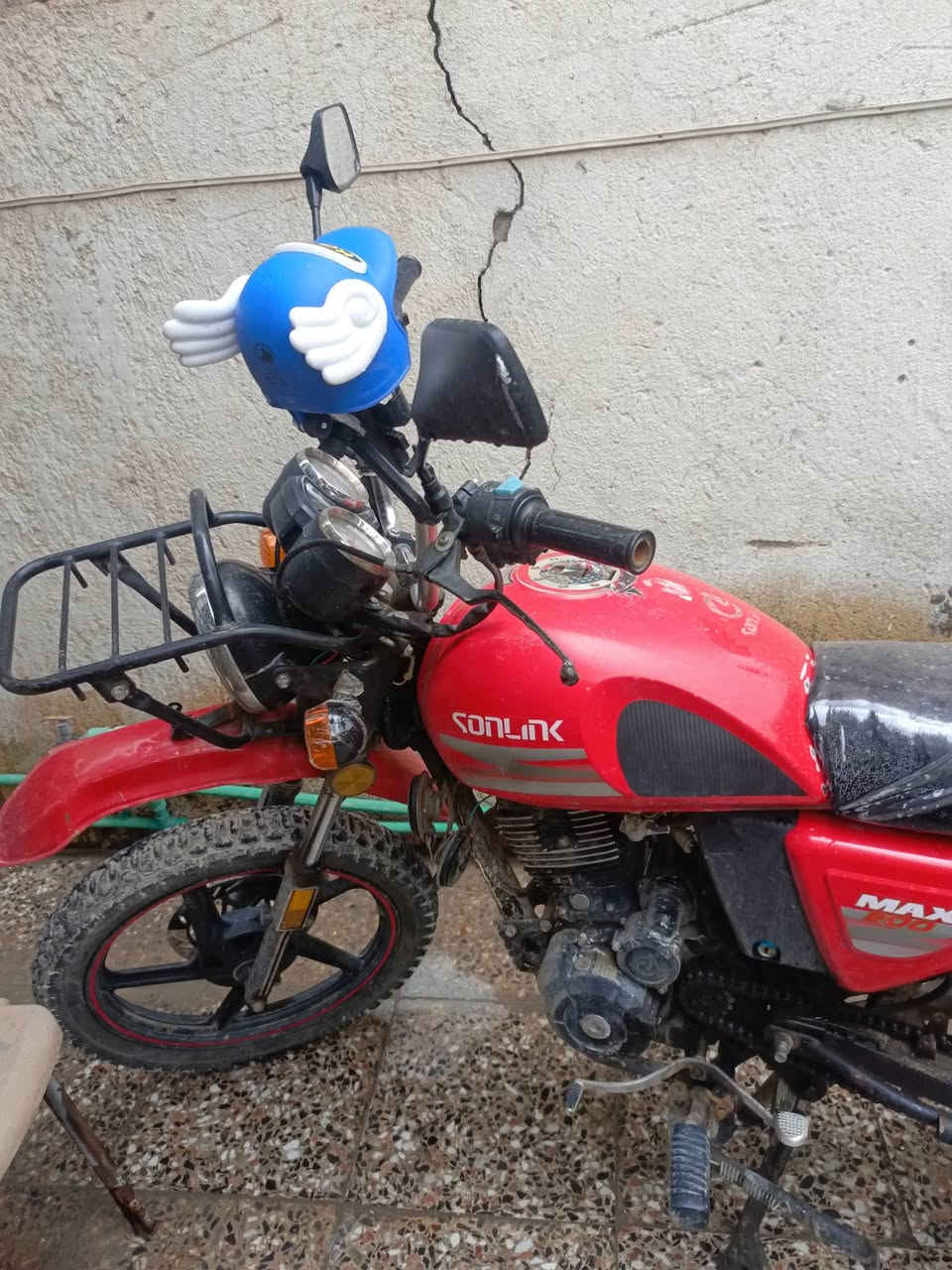 سلام عليكم 
سونللك دراجه كلشي بيها شغال 
تراي وين متريد 
اوراق ضايعه اكفلها الك قانون وعشائريآ 
والولد المنزلها من شركه موجود هم كلشي اصولي 

عنواني بغداد جديده 
***********

500 بيها مجال جدآ بسيط
