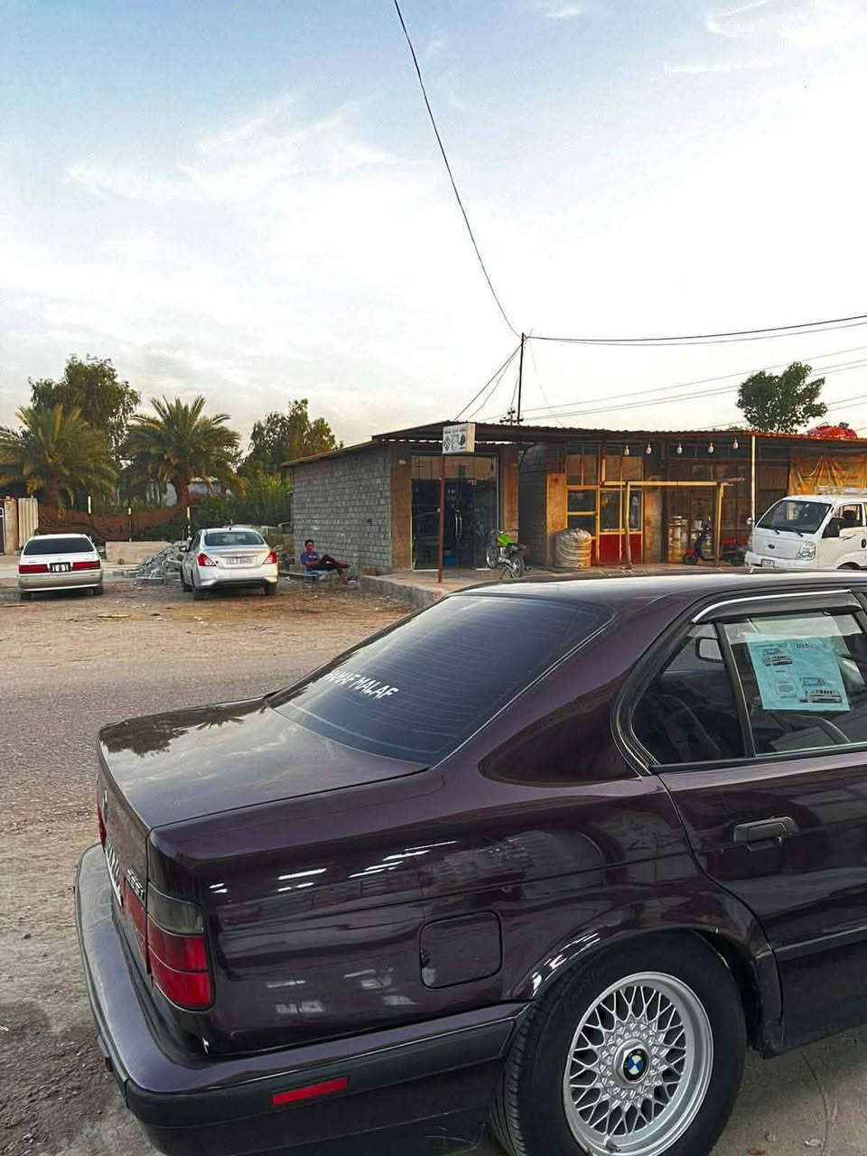 السلام عليكم
BMW موديل 91 سياره جاهزه ونضيفه كلش سنويه ل2030 المكان ديوانيه السعر ٦٦ 
التواصل على الرقم ***********

