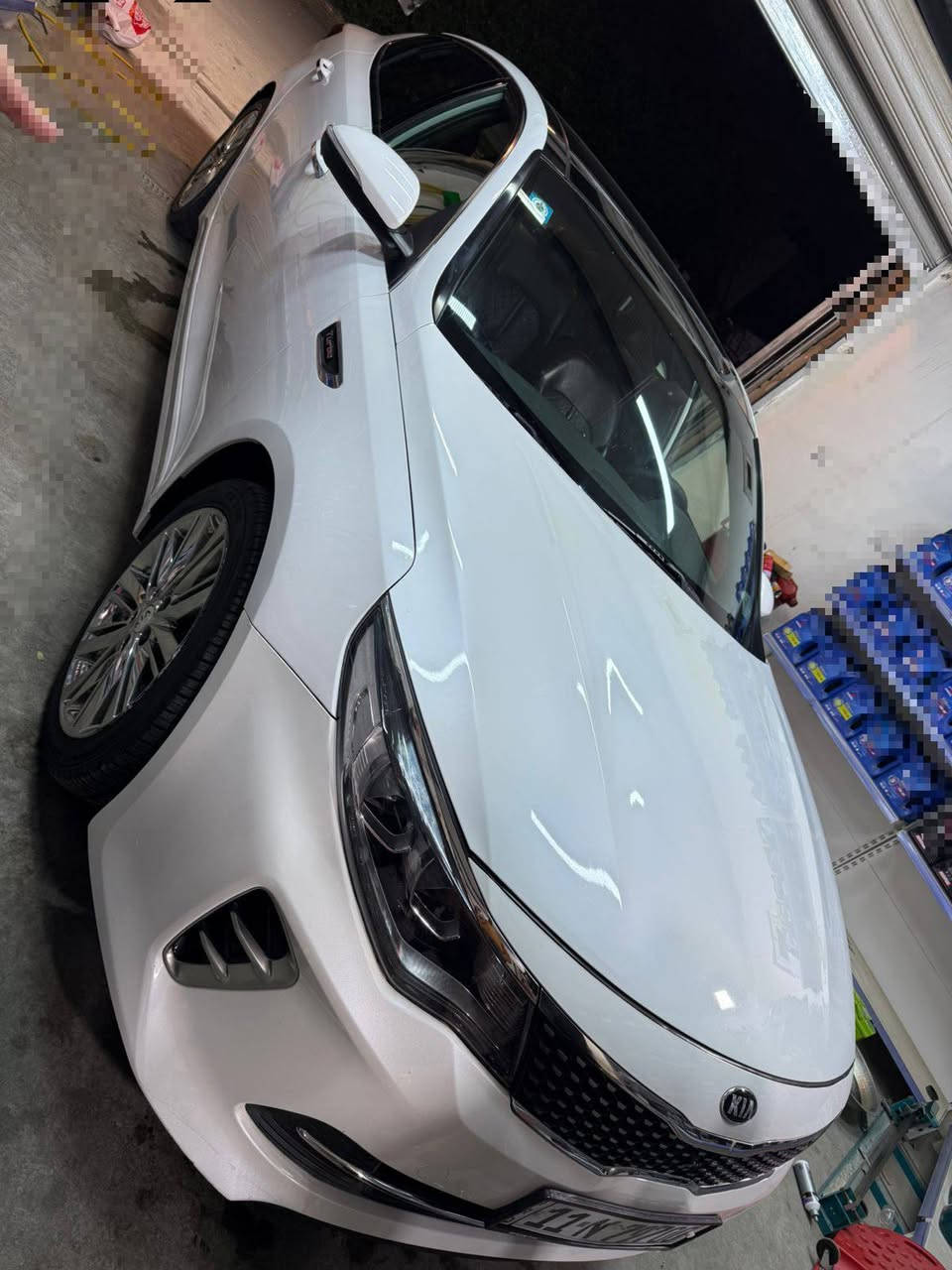 سيارة اوبتما   SXL يعني فول الفول 
ماشيه 65 
كشنات جلد مع تبريد مع تدفئه مع خزن 
بنراما 
نيكل يدات ودعاميه 
سستم صوت هارمن كاردون 
ترحيب دخول مع مري جانبيه 
مري جانبيه قلاب 
ويكب نيكل قياس 18 انج 
ستيرن تدفئه 
ستيرن  D
صندوك ذكي 
بردات خلفيه 
كامرات عدد 4.    360 درجه 
وبيها هوايه مواصفات نسيت اذكرها 
حادث جاملغ وباب صفحه سايق الامام وشويه من بنيد 
سيارة بدون ايرباك 
*********** 
***********
***********
السعر 142 وبيها مجال بسيط
