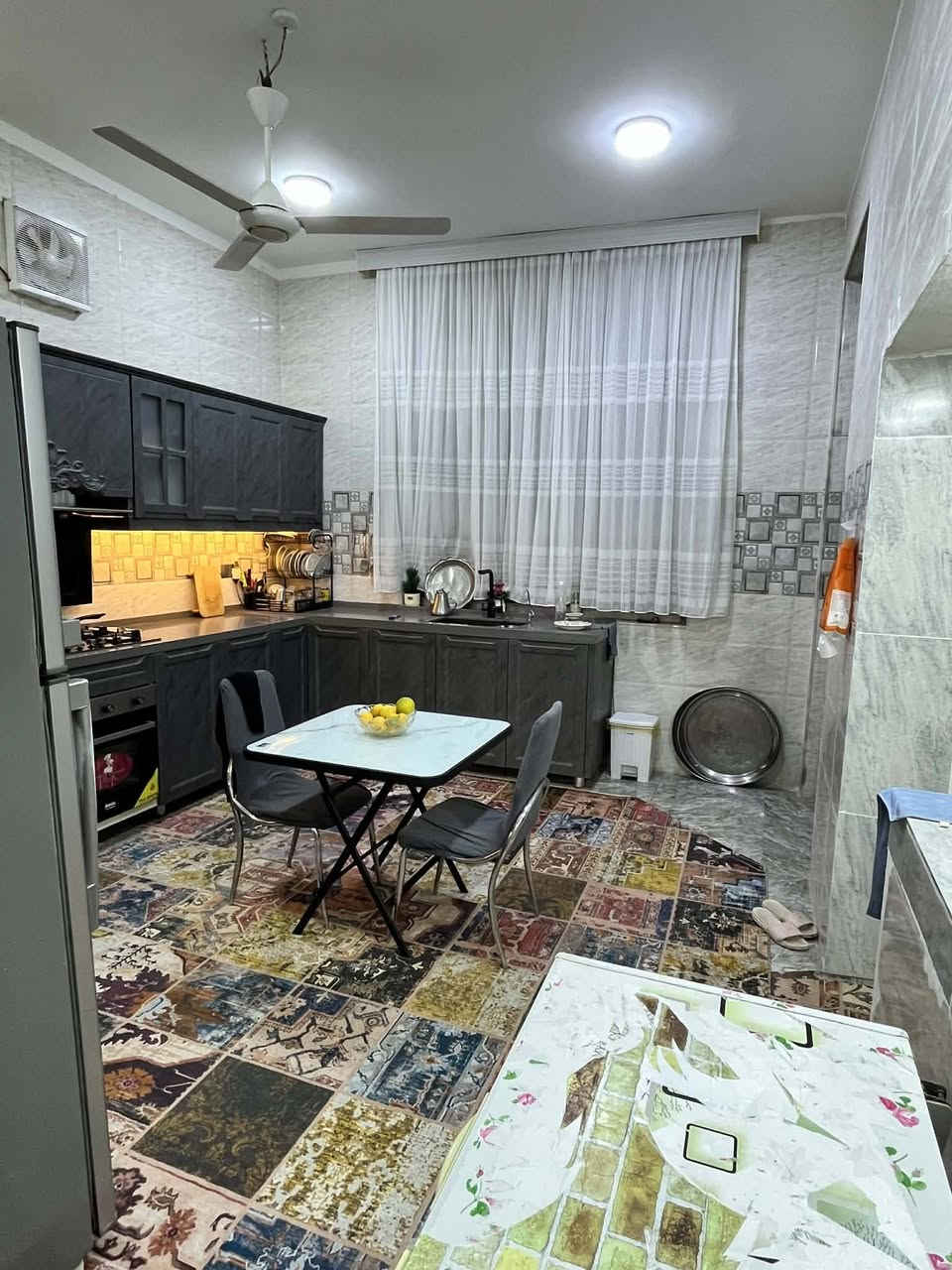 السلام عليكم أرض زراعيه للبيع مساحة القطعه ١١٠٠ مسيجه مشيد عليه دار حديث بناء ٢٠٢٤ البيت متعوب عليه بناء رفت وطابوق كونكريت مسلح مساحة البناء ٢٠٠ يحتوي على 
استقبال وصاله 
٣ غرف نوم مسلك واسع
مطبخ ومخزن
صحيات داخليه وخارجيه 
سند ٢٥ العنوان  بداية ابو عصافير  قرب قطع موسى  
قريب عالتبليط يبعد عن شارع العام ٧٥ متر 
منطقه كلش حلوه وهادئه كل خدمات بيه 
*********** تواصل عالرقم بي واتس
