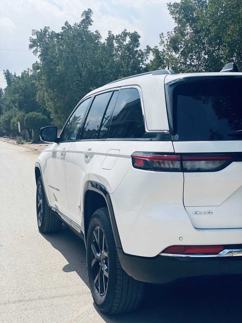 جيب شيروكي وارد امريكي موديل ٢٠٢٣
مواصفات ليميتد بلاس .. صبغ جاملغ وبنيد

المواصفات  ٥ راكب

قيادة ذاتية عن المنعطفات 

رادار امامي مع مانع تصادم 

تحذير الخروج عن المسار 

مستشعر نوم السائق مع نظام التوقف الالي 

تحذير النقطه عمياء 

ويل كب بلاك توب قياس 20  

المصابيح الاماميه زنون 

داخل ذكي 

تشغيل عن بعد 

الصندوق الخلفي كهربائي 

حساسات خلفيه 

مكيف خلفي مع وحدة تحكم منفصلة 

تدفئه كشنات 

مانع تصادم خلفي 

المرآة الوسطية كاميرا 

العنوان بغداد حي اؤر

منفيس بسمي

السعر٢٤٠ وبيها مجال إن شاء الله 

اي استفسار الاتصال على الرقم 

***********
