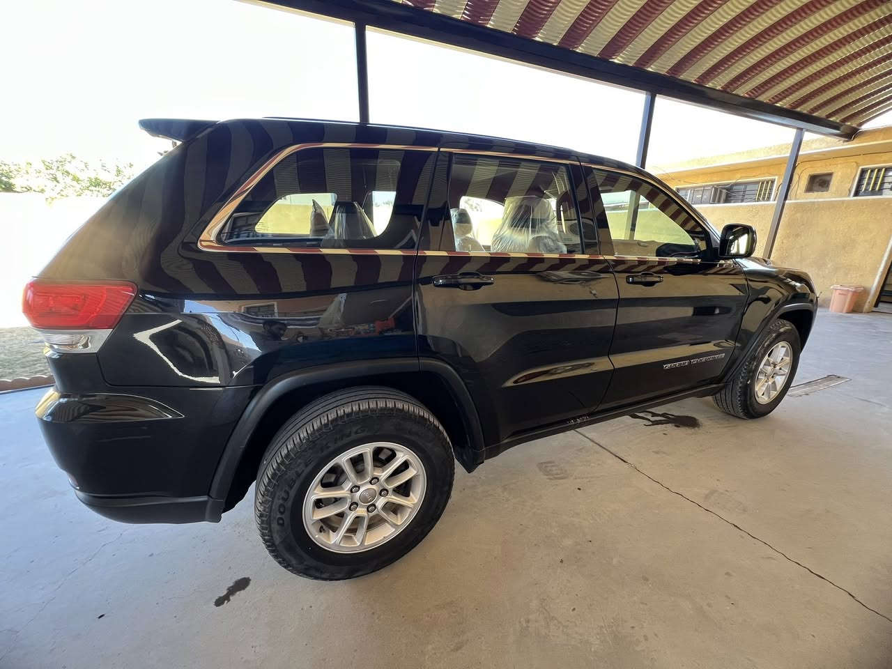 السلام عليكم
للبيع سيارة جيب لاريدو موديل 2018, وارد امريكي فول 

مواصفات ماعدا فتحة السقف (السلايت) .

المواصفات :

المحرك 3600(المرغوب)

القير: صدر

التبريد: مكفول

الحالة:

حادث: موضح في المنشور (يرجى الاطلاع على تفاصيل الحادث)

الموقع: بغداد

للتواصل:[رقم الهاتف]*********** بي واتساب 

او التواصل على الخاص👍🏻
