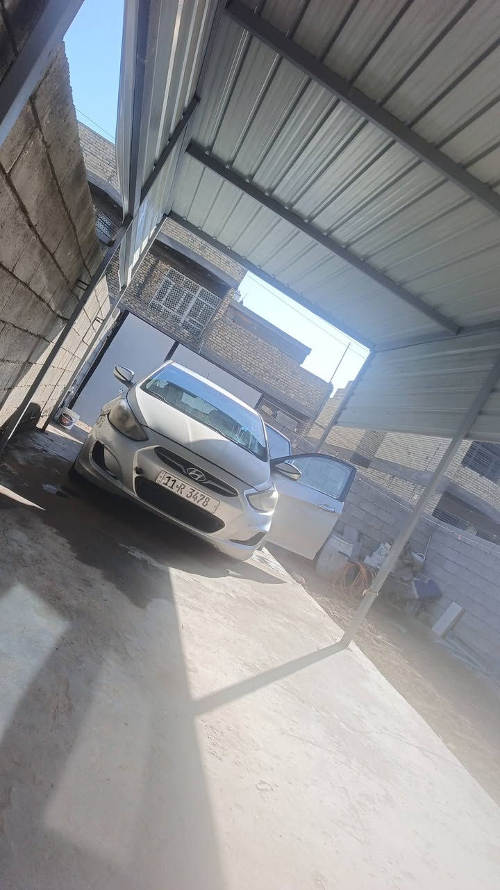 اكسنت هاشباك
2012 امريكيه 
رقم بغداد 
سعر 80 
و سياره بيها دوانز شيطلع بيها نازل من سعرها
***********
