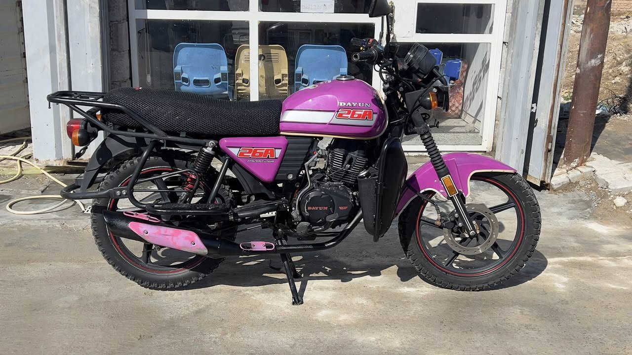 دايون موديل 22/سنويه بغداد الرصافه/الرقم حديث الانكليزي/ بسمي تحويل ثاني يوم /دراجه معتني بيها اقوه طلعه اطلع بيها اروح للصيد مداريها نضيفه كلش تعال وشوف بعينك/***********غير متواجد خاص اتصل ع الرقم الشراي سعرها 2ونص وبيها مجال للشراي يشلع عيوني
