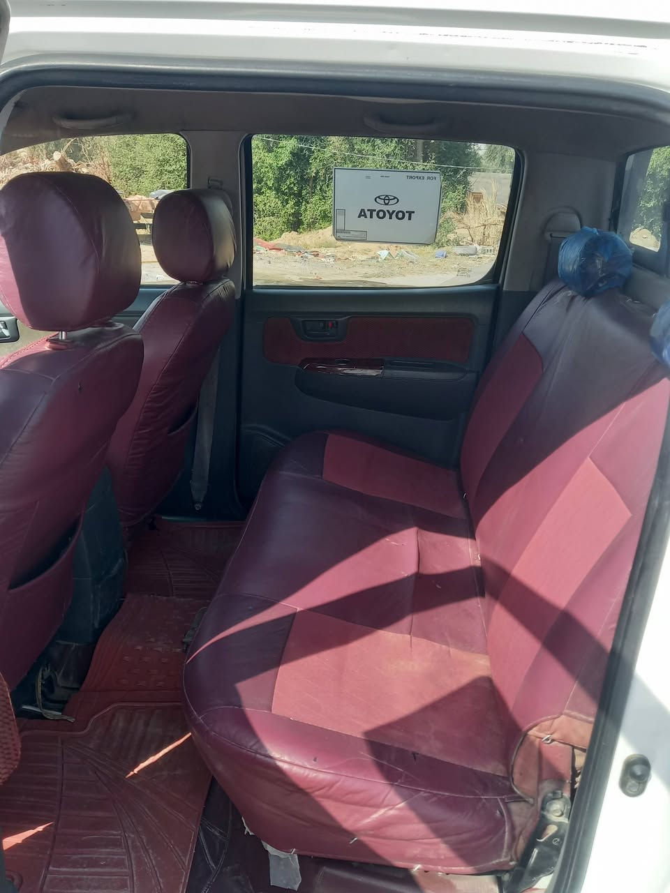 هايلوكس فيرويل 2012 بانزين محرك جديد السيارة مصبوغة عام وجاملق والتكم اليسر فقط والشراي اي استفسار على رقم واتساب ***********
