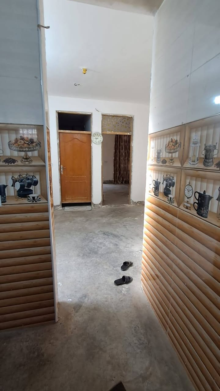 بيت للبيع مساحه ١٨٠بناء حديث العنوان التاميم ابو ذر الغفاري قرب فلكه سلمان باك خدمات كامله ماء تبليط كهرباء يحتوي على غرفتين نوم استقبال حمام يرهم نص فلوس ويرهم نقد رقم الهاتف ***********ايظا بي واتساب
