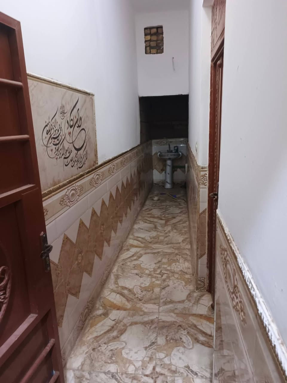 بيت في قضاء الحي منطقه حي الظباط وار قسم البلدي  البيت عباره عن بيتين المساحه 450 طابو صرف تحويل ثاني يوم صب طابرك البيت رقم// 1 // مطبخ سيراميك حديث //3 // طول // العرض// 4//  متر هو صاله //9//متر  طول عرض  //4 // متر   غرفتين نوم 💤 //هول طول 10 متر // 4 ونص // متر  // حديقه كبيره مع صحبات خارجيه سيراميك ////كراج يتسع سيارات عداد اثنين  عرض الشارع عشرن متر مع انترنيت مع موالد ذهبي  هذ تفصيل البيت رقم واحد 
------------------------------
اابيت الثاني عباره عن صاله //8 // متر طول // عرض // 5 // متر  غرفتين نوم 💤  مطبخ  سيراميك حديث  5 //طول // متر //عرض //4// متر حديقه كبيره  صحيات خارجيه سيراميك حديث السعر خاص  ***********
