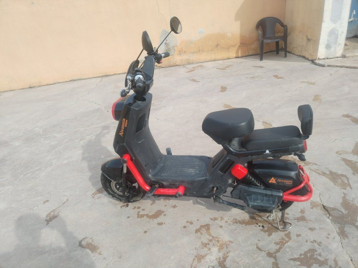 ماطور شحن للبيع حجم 14 كلو شغال لايتات اشاير بريكات شغالات بس يعوزه باتريات رايده 200 بي مجال مكاني العباس ***********
