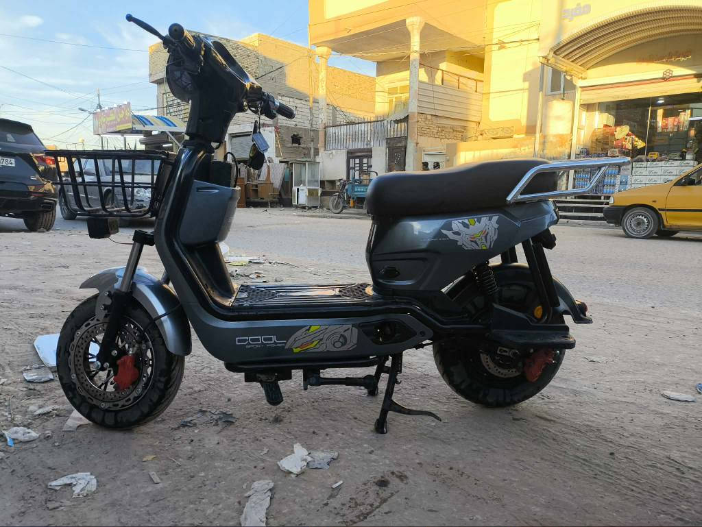 اسلام عليكم دراجه شحن للبيع دراجه خير من الله ما صاله شهر وخذته كامل ملحقاته ما ناقصه برغي للبيع او مراوس شعدك نزل وذا شراي تواصل وياي وتشلع عيوني ***********
