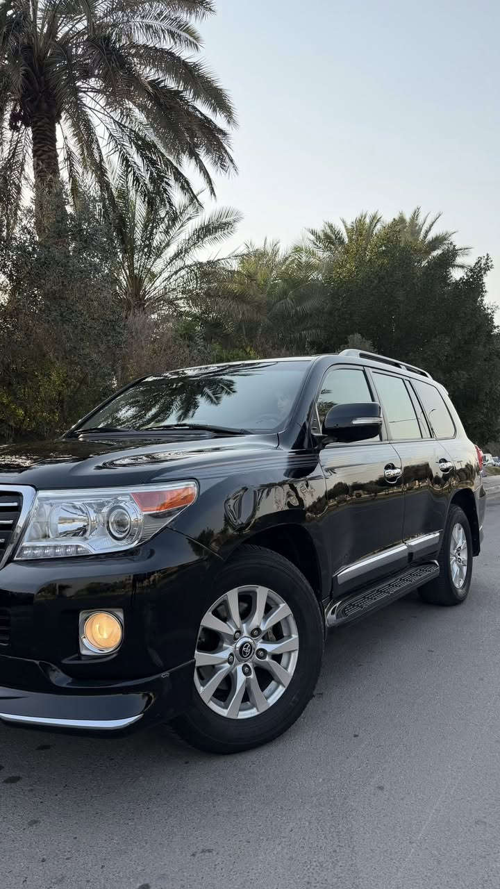 سلام عليكم  للبيع لاندكروز ٢٠١٢ بريم فول موصفات
رقم بغداد السيارة ناضيفة و مابيه نقوصات 
السعر ٢٦ و بي مجال  مكاني بغداد 
***********
