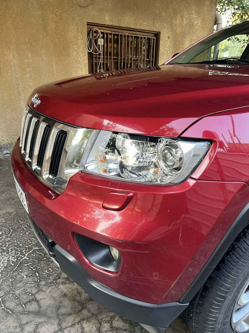 سلام عليكم
جيب موديل 2013 
خليجي ( limited )
مواصفات : كراسي كهرباء 
ستيرن كهرباء 
بصمه ابواب مع بصمه تشغيل 
نظام ترحيب
كروس سرعة 
مقاعد تدفئه الاماميه مع الخلفيه 
حساسات اماميه وخلفي مع كامره 
ثلاث هوكات 
فتحة سقف بانوراما 
منظومه زنون اصليه 
زراكات لايت اماميه 
نظام فور ويل متعدد الانظمه 
سستم صوت مع دمام خلفي اصلي 
سياره جدا نظيفة 
عليها ادامه كامله من تخم تاير وحداديه اماميه وخلفيه
وباتري جديد زيوت وفلاتر جديده وجاهزه 
رقم بغداد بسمي 
سنويه جديده 
مكاني بغداد 
سعر ١٩٠ وبيها مجال 

للاتصال : ***********
واتساب : ***********
