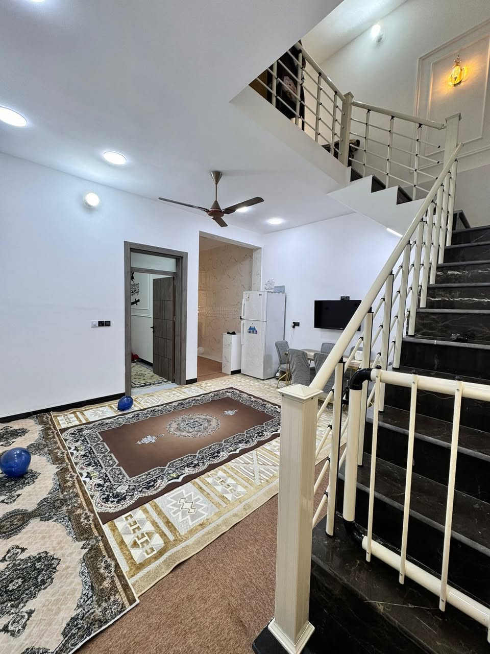 اسلام عليكم بيت مساحته 110 طابق واحد بيت جديد بناء درجه اولى البيت يباع مبادره فقط سعره 125قفل حي العسكري ال16قرب الشارع الرايسي اي استفسار *********** واتساب موجود ايضن
