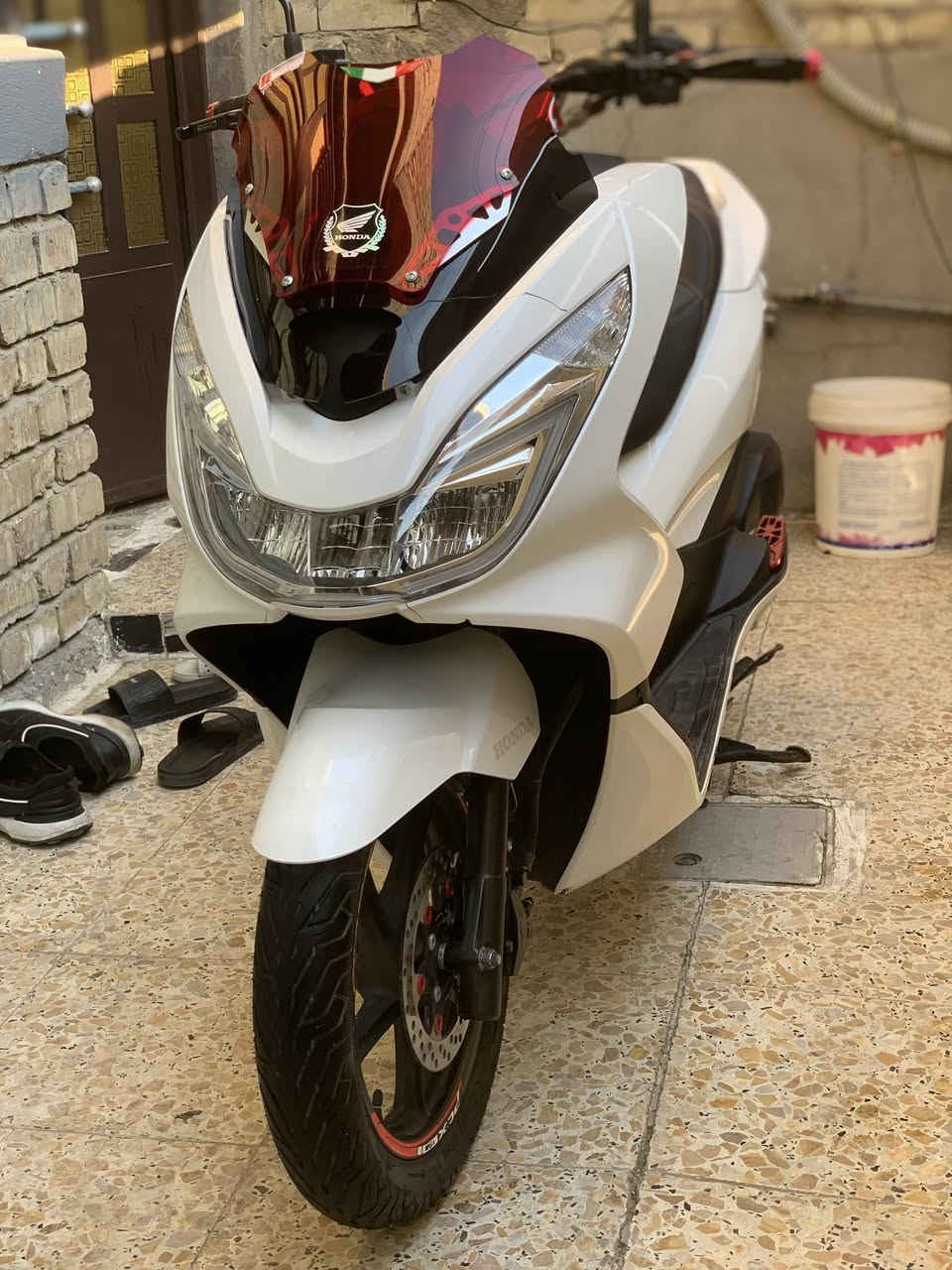 سلام عليكم pcx للبيع جيل ثاني ياباني
دراجة جديده جديده كلش لون ابيض صدفي  شخط واحد ما بيها ما ماشيه 35  

دراجة جاهزه ما بيها نقص نازله من معرض البركات 

مكينة وكفرات مكفوله تجي تفحص وتاخذ وكلش نضيفه دراجه محرك 125 شلعه تخبل 

حساس زدحام 

حساس ستان 

تدفئة يدات دبلات ماركه اصلييه 

زوج تواير انددنوسي جدد 

طلعات رياضي 

سويجين دراجة +أورقها كامله و تاخدها من بيتي 

مكاني بغداد شراي يتصل ويدلل *********** 

رجاءً مو شراي لا تتصل
