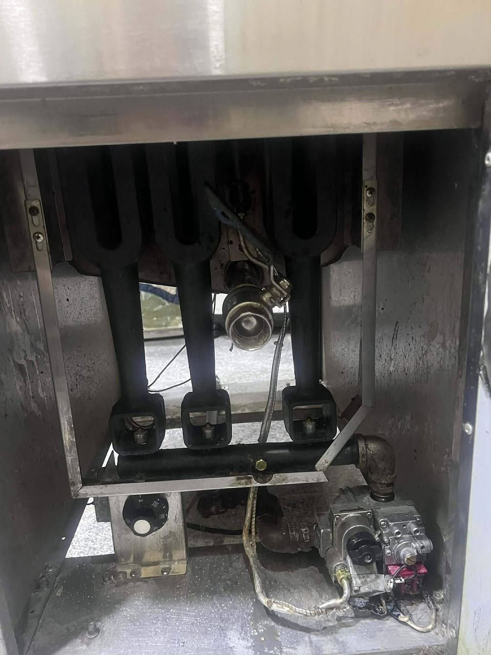 قلاية للبيع نظيفة جدا مع كامل ملحقاتهه مستخدمة اقل من شهر. 
رقم الهاتف***********
