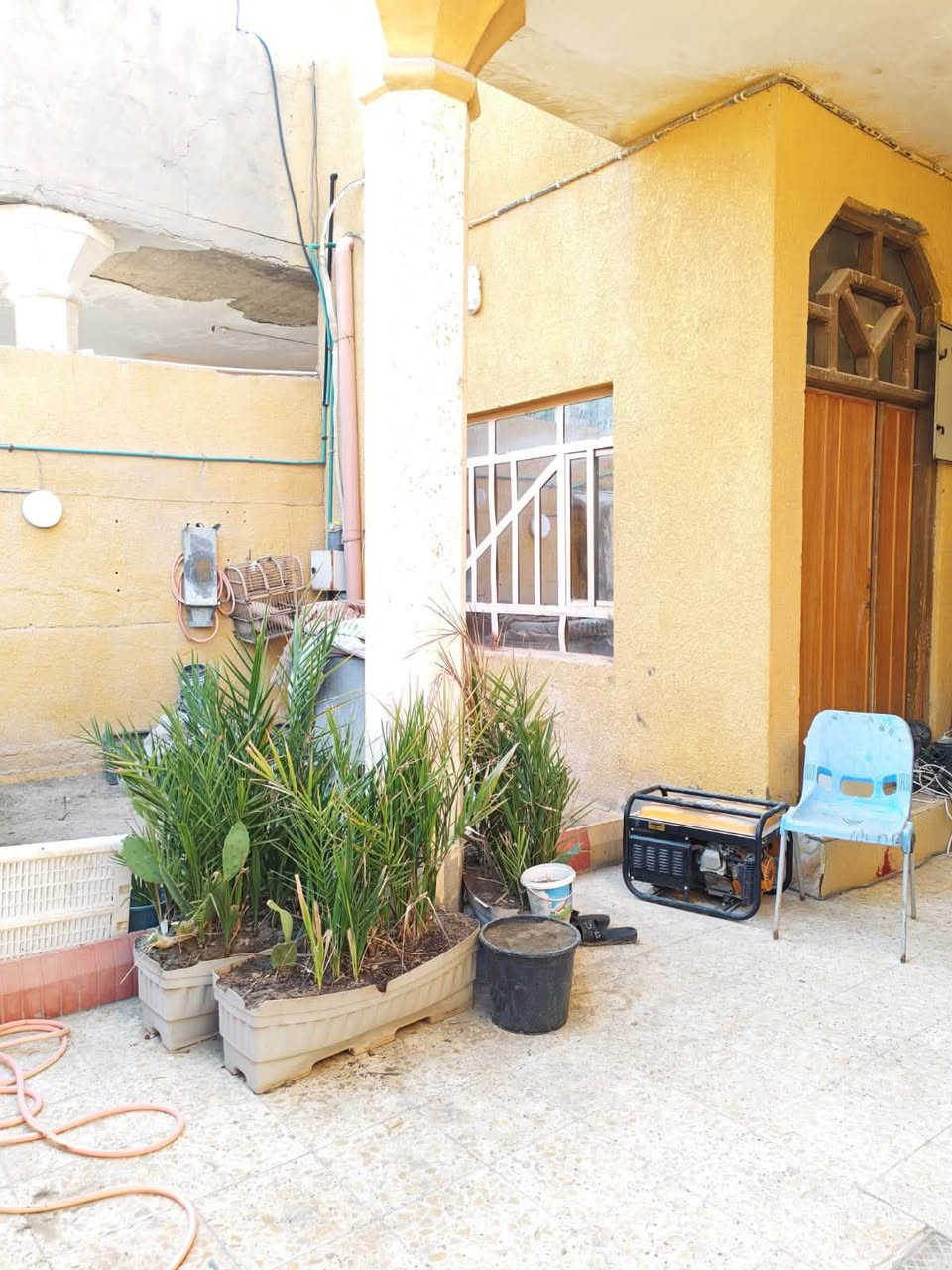 بيت للبيع حي المهندسين 

المساحه 150 م 

طابق واحد بناء ثرمستون سنه البناء 2014 

غرفتين وصاله ومطبخ واستقبال وصحيات 

السعر. مناسب جداً  210 وقابل للتفاوض 

للأستفسار ***********

عقارات سيد أمين
