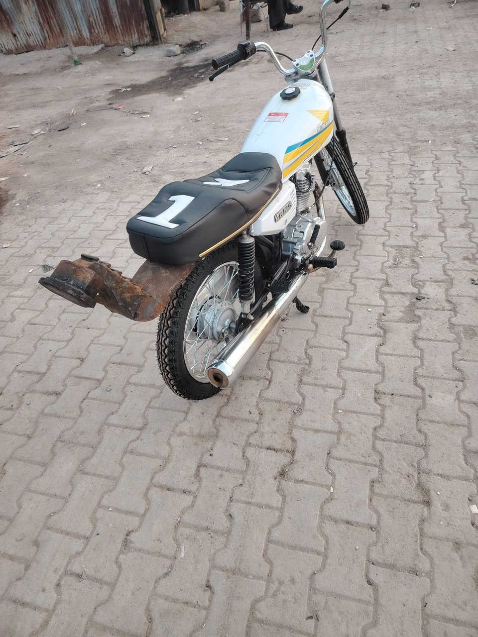 نامه ايراني بدون اوراق صارلهه شهر معمره جديده غراضه اصليه شرط السعر ٨٠٠ وبيهه مجال بسيط ما متواجد ع الفيس مكلف بالنشر خاص ماكو رقم صاحب المنشور ***********
