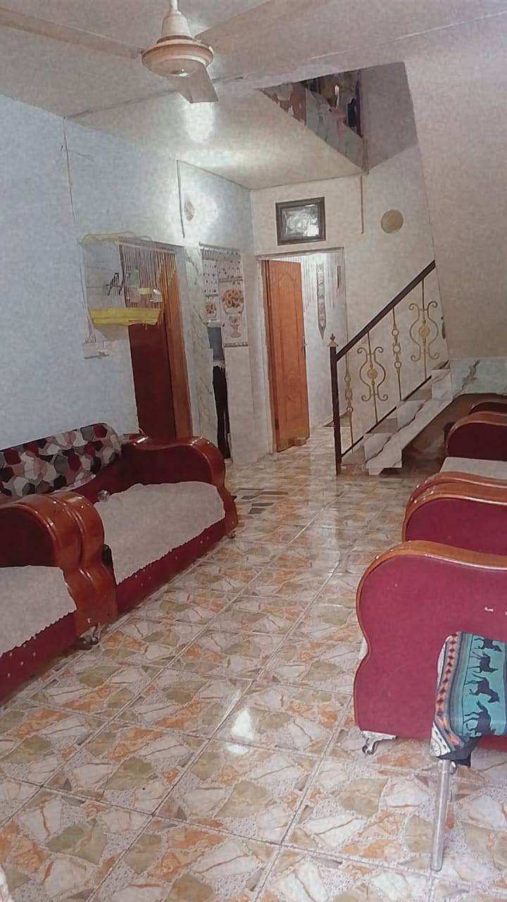 بسبب الوعود الكاذبه السلام عليكم بيت اللييع مساحه 100متر طابق ونص يحتوي البيت طابق الاول استقبال وغرفه نوم وحولي كبير والطابق الثاني 2غرف نوم  سعر البيت 92 وبي مجال استفسار ***********
