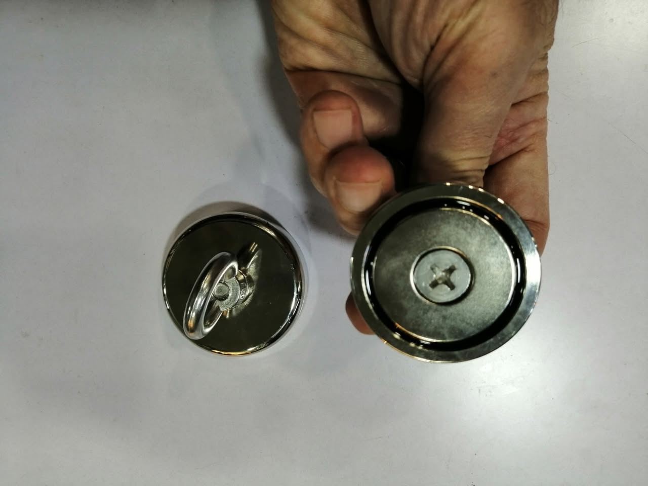 عدة أنواع من مغانط النيوميديوم و المغانط الأخرى، متوفرة لدينا حاليا ،مع وجود خدمة التوصيل للمحافظات كافة، حارث العزاوي *********** فايبر واتساب، بغداد شارع الرشيد ،باب الأغا ،مقابل سوق الصفارين
