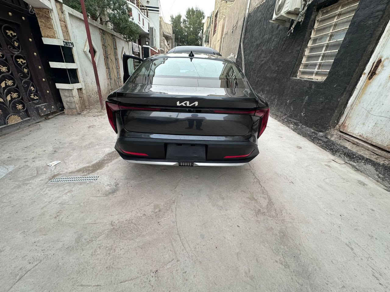 السلام عليكم
للبيع Kia K4 

موديل 2025 

مواصفات 

بصمه و تشغيل عن بعد 

رادار و تحديد المسار 

سياقة ذاتيه 

حادثها فقط الجنطه خلفي بدون ايرباك 

بدون دواخل ماشيه 10الاف فقط 

مكان السيارة بغداد الدورة 

للاستفسار اتصال 

او واتساب ***********
